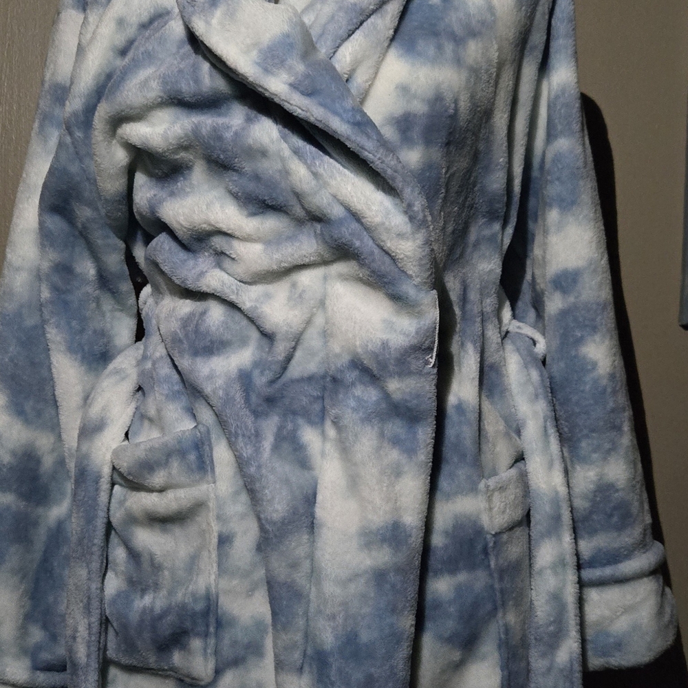 🍒Sonoma Blue and White Plush Robe Intimates & Sleepwear